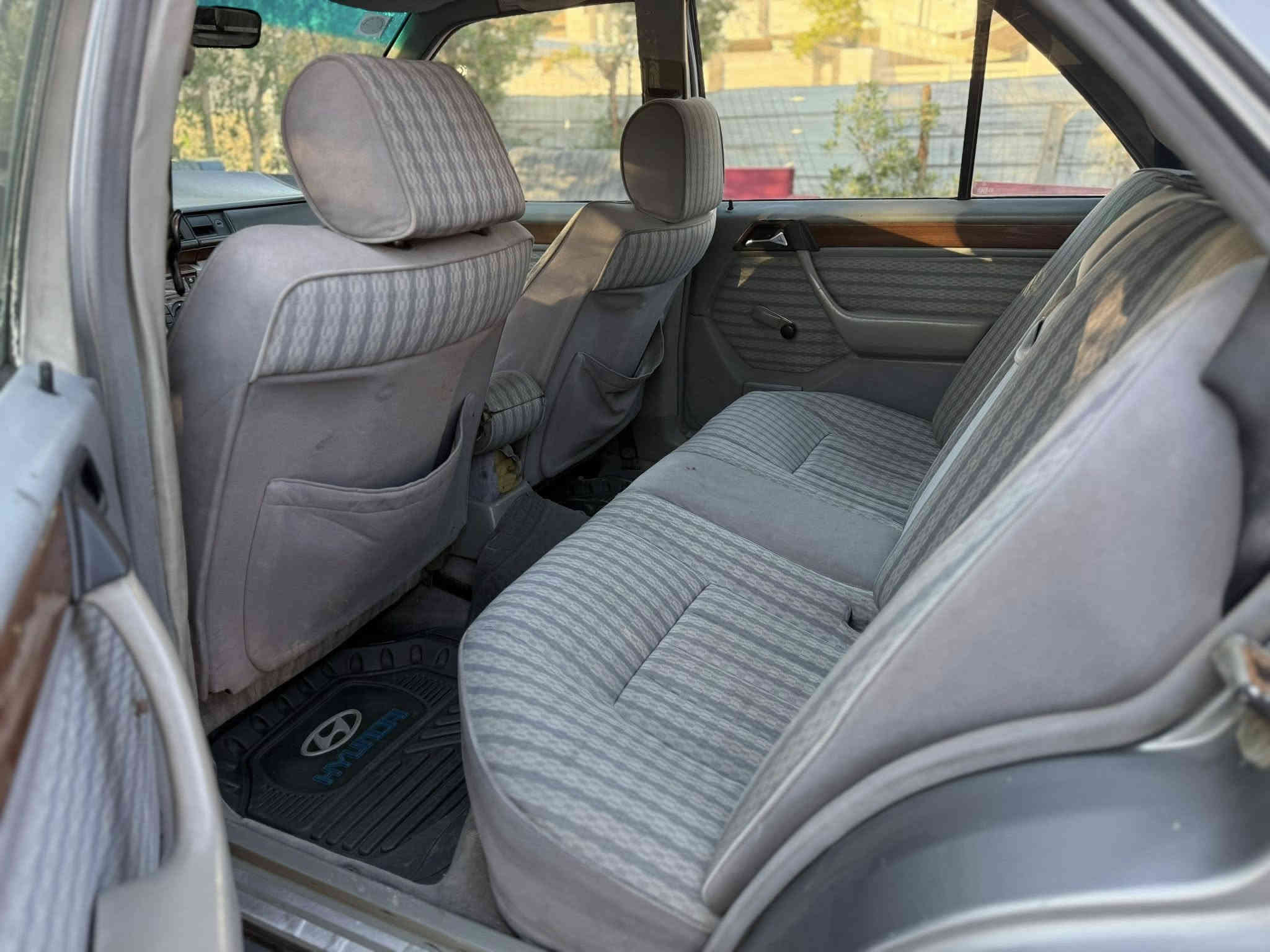 مارسدس دب موديل 1990 محرك ٤ سلندر ٢٣٠ بلادي عنكبوت سيارة جاهزة للأخير حدادية امامي خلفي جديد تايرات جديدة تبريد ثلج سلايت طكتين السيارة مصبوغة عام للجمالية فقط رقم أنبار مشروع وطني سنوية وأرقام جدد انكليزي سيارة باسمي تحويل ثاني يوم مابيهة نقص السعر ٨٠ وبيهة مجال عنوان السيارة بغداد 

هـ ***********
