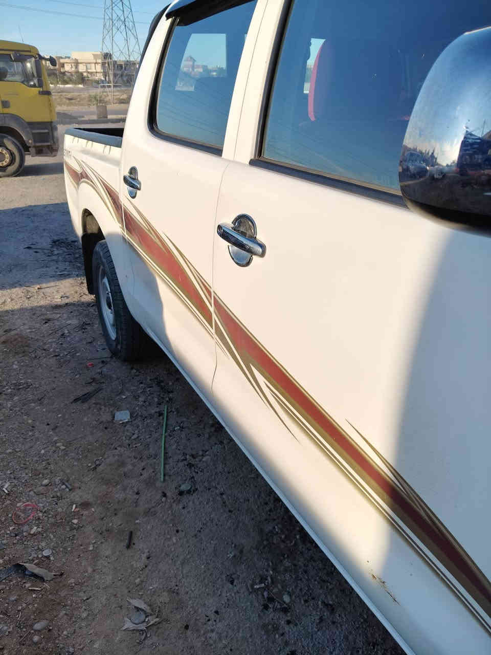 سلام عليكم سياره للبيع موديل 11 سياره بدون صبغ فقط بارد مكينه بيها صرف رقم سليمانيه  سنويه لل 27 بسمي ماشيه 340 الف مكان السياره ديالى سعرها 155 ورقه ***********
