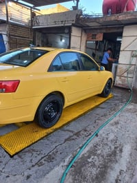 سوناتا أمريكي ٢٠٠٩ تكسي رقم بغداد بسمي حادثها باب ورة السايق وعدا حادث...