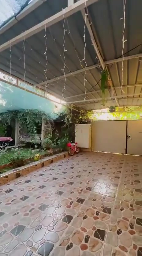 دار سكني للبيع موقع دور الشركة مساحة 200 متر بيت جاهز ماناقصو اي شي غرفتين نون  ربعة مطبغ مرتب فول كاشي سعر مناسب للشراي *********** او ***********
