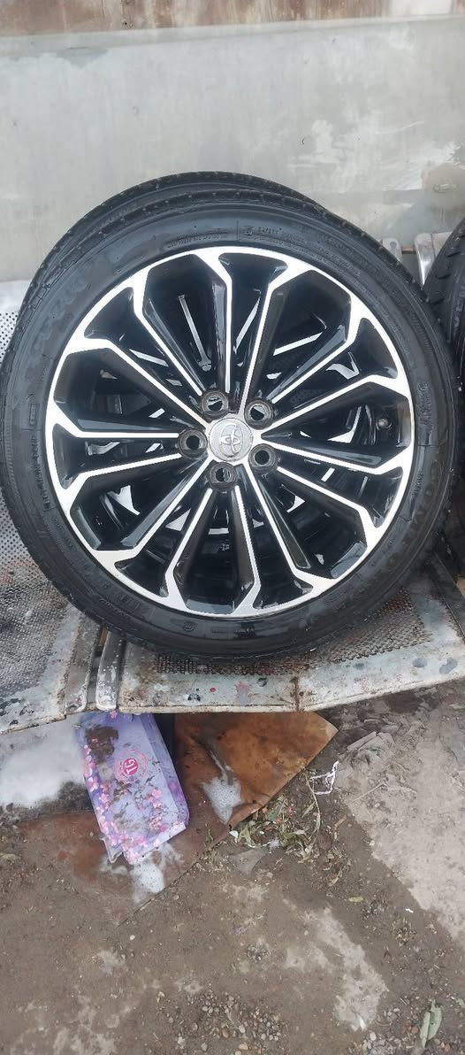 السلام عليكم شباب تخم ويل كورلا حجم ١٧ اصلي شركه وتخم تاير نضيف اللبيع مكان بغداد زعفرانيه ***********بي واتساب
