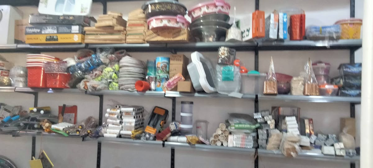 السلام عليكم ورحمة الله وبركاته 
يوجد لدى خدمات الصالح
كافة المواد المنزليه 
والانشائيه ...والصحيات ..
صوندات بواري مجاري 
نايلون..تنور ..افران 
كافة سياج السيم 
كافة انواع الاصباغ 
وبأنسب الاسعار اسعار تنافسيه 
*********** ابو ياسر 
*********** ياسر
*********** الحاج عمر
