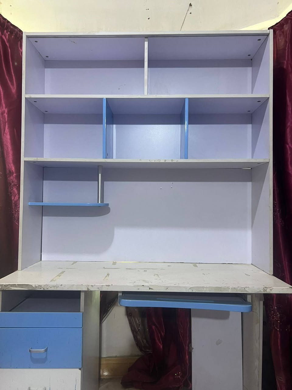 غرفه نوم مستعمل نظيفه جدا متكونه من سرير وميز صغير وكنتور ٣ابواب ميز مرايه مكتب دراسي تعلاكه شكل قلم والسعر ٣٠٠ الف فقط


**إذا كنت صاحب هذا الإعلان وتريد حذفه لأي سبب، رجاءا أرسل رسالة إلى الدعم الفني**