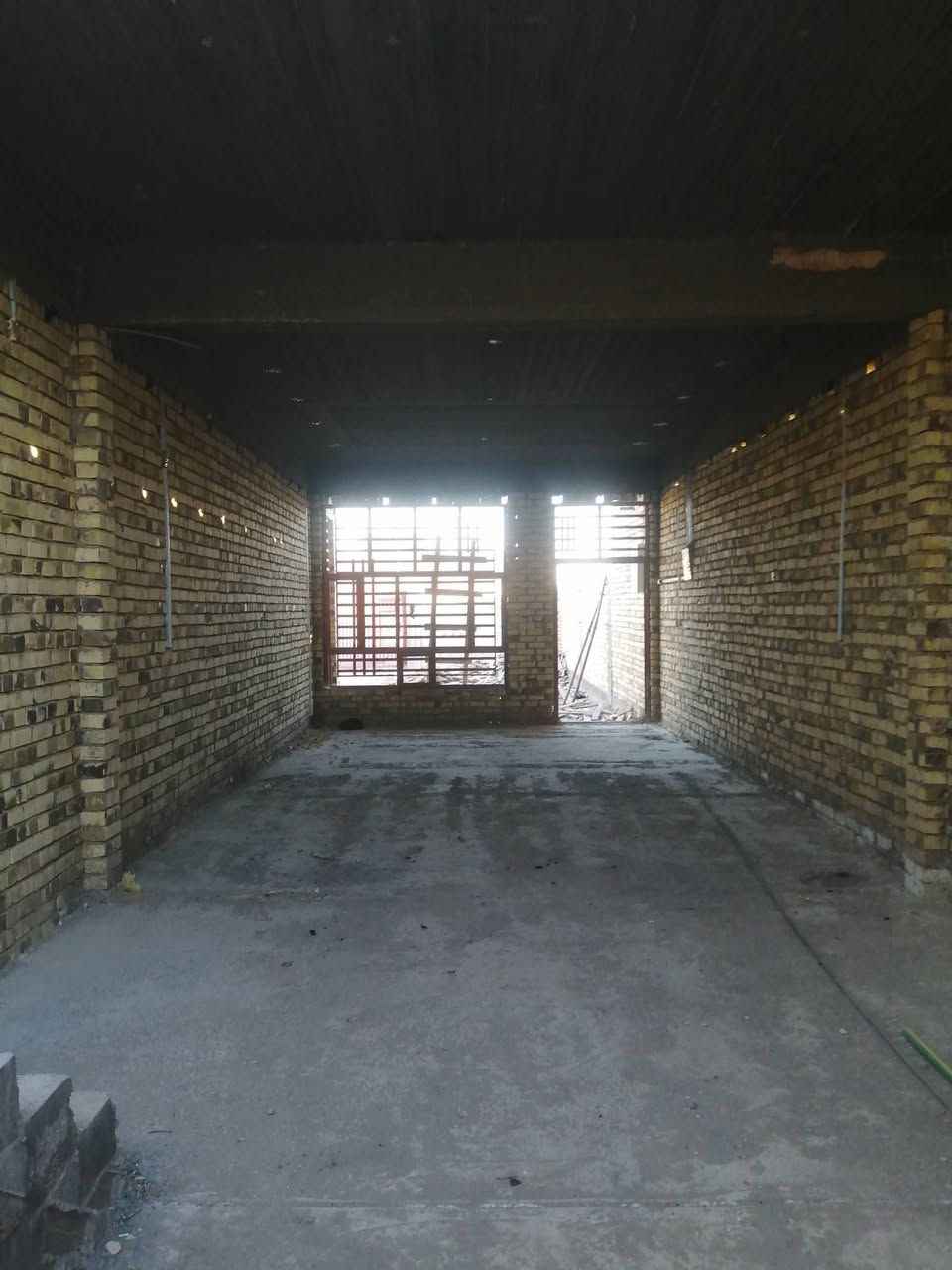 السلام عليكم هيكل لبيع طابو زراعي سند 25 المساحه ٤٠٠ الواجهه ١٠ نزال ٤٠ ع شارعين يحتوي ع غرفتين ٦ في ٤ وصاله ١٤ في ٤/٨٠ ومطبخ 5في 5 واستقبال 12 في 4/80 ومجموعه صحيات داخل وخارج المكان مجمع نبيل قرب الحولي يم المدرسه المتفوقين الصينيه للاستفسار ***********
