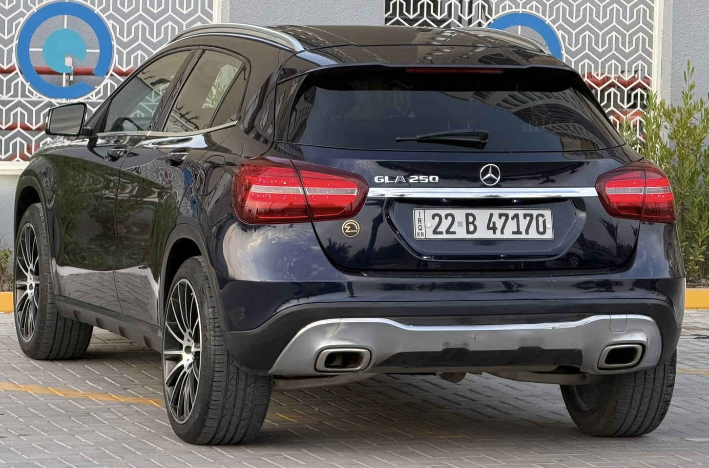 السلام عليكم مارسدس GLA250 اللون نيلي موديل 2018  رقم اربيل الجديد هزه جديده شرط التحويل 
حادث حافه البنيد وجاملغ فقط بدون قطره دواخل ومبدلات نفس اللون اصليات  حتى الدعاميه بلاديه جايبيلها حالياً بدون صبغ السيارة شرط للفحص سونار 
مكينه 2000 توربو مكفوله ممفتوح برغي بيها كير مكفول 
صدر امامي خلفي جديد تبريد تدففئه كلشي جاهز بدون كل نقص بل عافيه على تكون من نصيبه ماشيه ٨٠ الف
المواصفات 
بصمه تشغيل
شاشه كامره خلفيه دواره
كشنات كهرباء 
قطعتين تبريد منفصل
لايتات عدسه داينمك 
كير تبترونك  شفتات بل ستيرن
جنطه كهرباء شفط
وبعد بيها مواصفات 
مكاني بغداد حي الجهاد 
السعر١٥٩$وبيها مجال 
الشراي يتصل رقمي 
***********
***********
