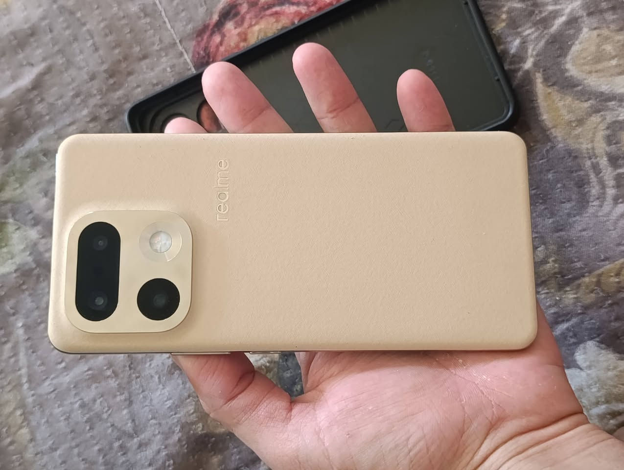 السلام عليكم تليفون  realme 16 Pro+ 5G جهاز جديد صار له خمسه ايام مشتريه واريد ابيعه مقفول من كل شيء النظافه 100% اي خدش ما بيه جهاز فول السعر 725 مكاني بغداد المحموديه للتواصل راسلني على الواتساب او اتصل علي***********
