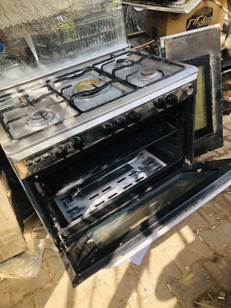 السلام عليكم اخوتي الكرام طباخ يونفرسال مصري للبيع بسعر ١٥٠ الف قفل ***********
