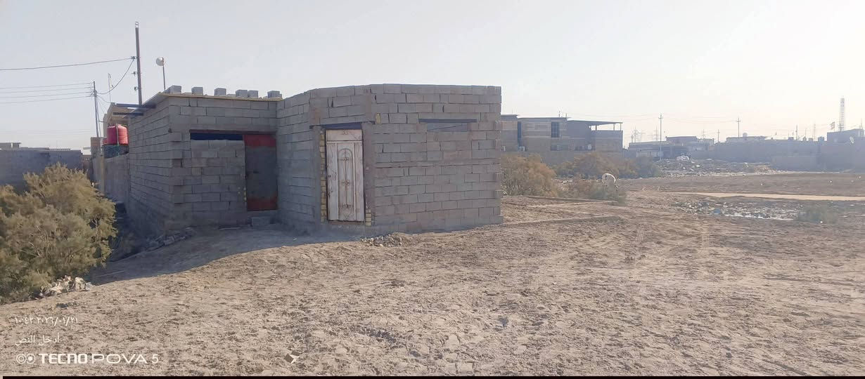 بيت هيكل حواسم للبيع السعر 6 ملايين المكان الهارثه قرب الطاقه  المساحه 300 متر هذا رقمي للشراي***********
