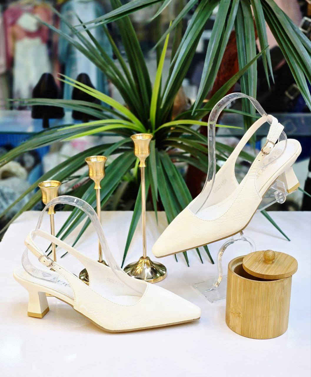 كعب ارتفاع 4 سم
السعر 16
37-38-39-40-41


**إذا كنت صاحب هذا الإعلان وتريد حذفه لأي سبب، رجاءا أرسل رسالة إلى الدعم الفني**