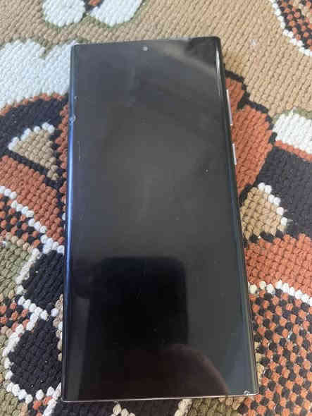 S22ultra 
ذاكره٢٥٦

الشاشه طاح وطفت 

الجهاز شغال اي خلل ما بي

للبيع

***********
