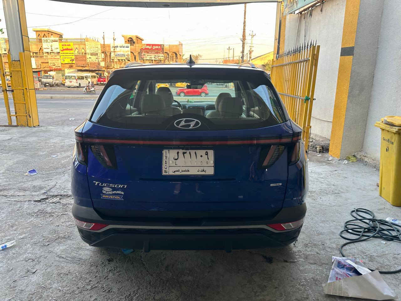 السلام عليكم ... توسان وارد امريكي موديل 3023 فول موصفات للاخير  محرك 2000 بصمه تعيل عن بعد كشن تدفىه تبريد بنراما كرسي كهرباء زنون عالي وناصي هيه فول موصفات ماعده تتقدم وترجع بل الرمونت حادثه كدامك بدون تبدي فقط بنيد صبغ بدون ارباك مرقم بغداد معروضه 205$  وبيه مجال دفترين يعني هاتف *********** داخل ابيض سياره جديده لوك
