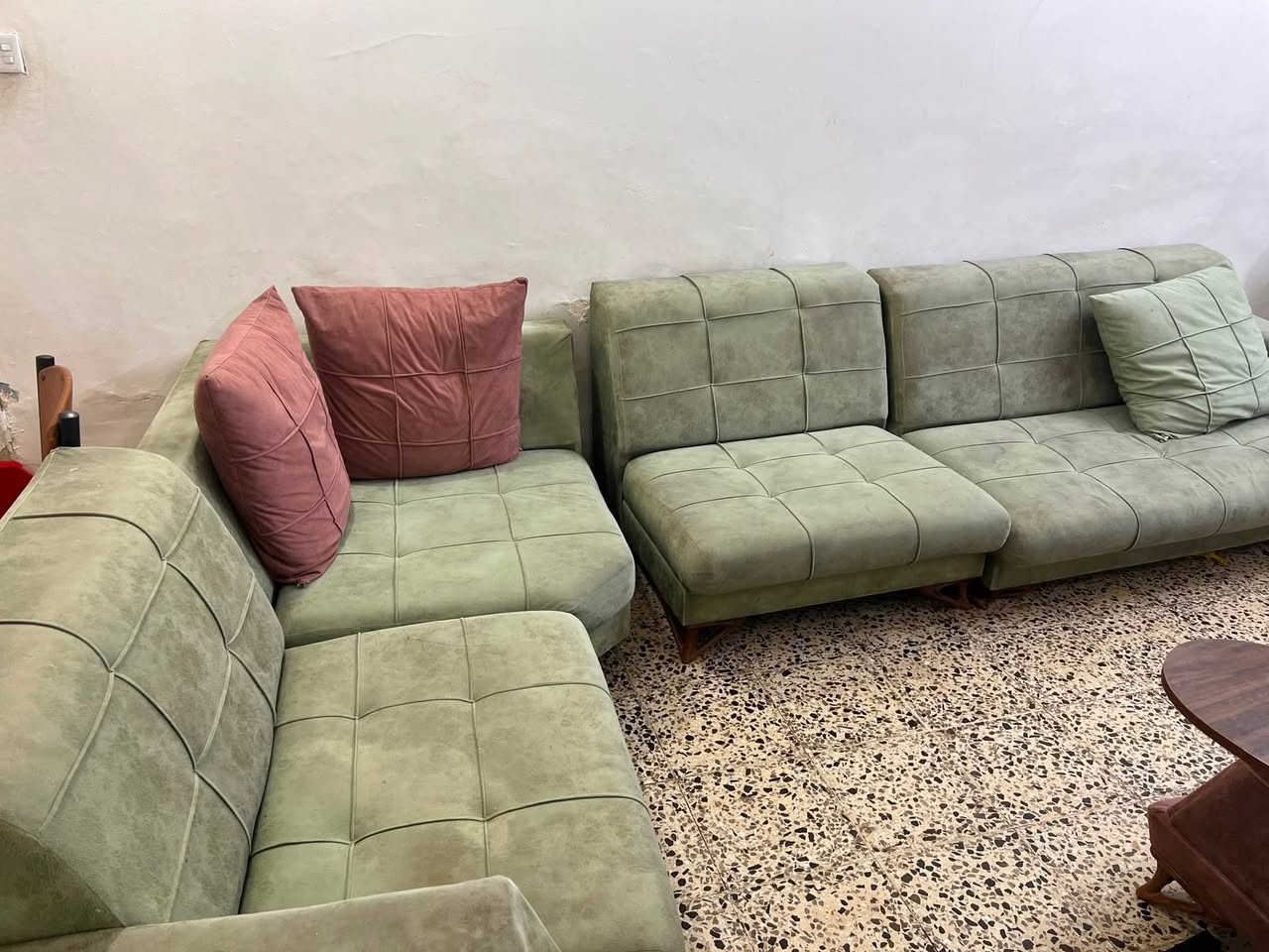 عندي هذا الديوان وياه كرسي
٧ مقاعد
بي رجل وحده مكسوره
كلش نظيف وزين
سعره ٣٠٠ الف
وبي مجال
مكاني بغداد يم جامع النداء


**إذا كنت صاحب هذا الإعلان وتريد حذفه لأي سبب، رجاءا أرسل رسالة إلى الدعم الفني**