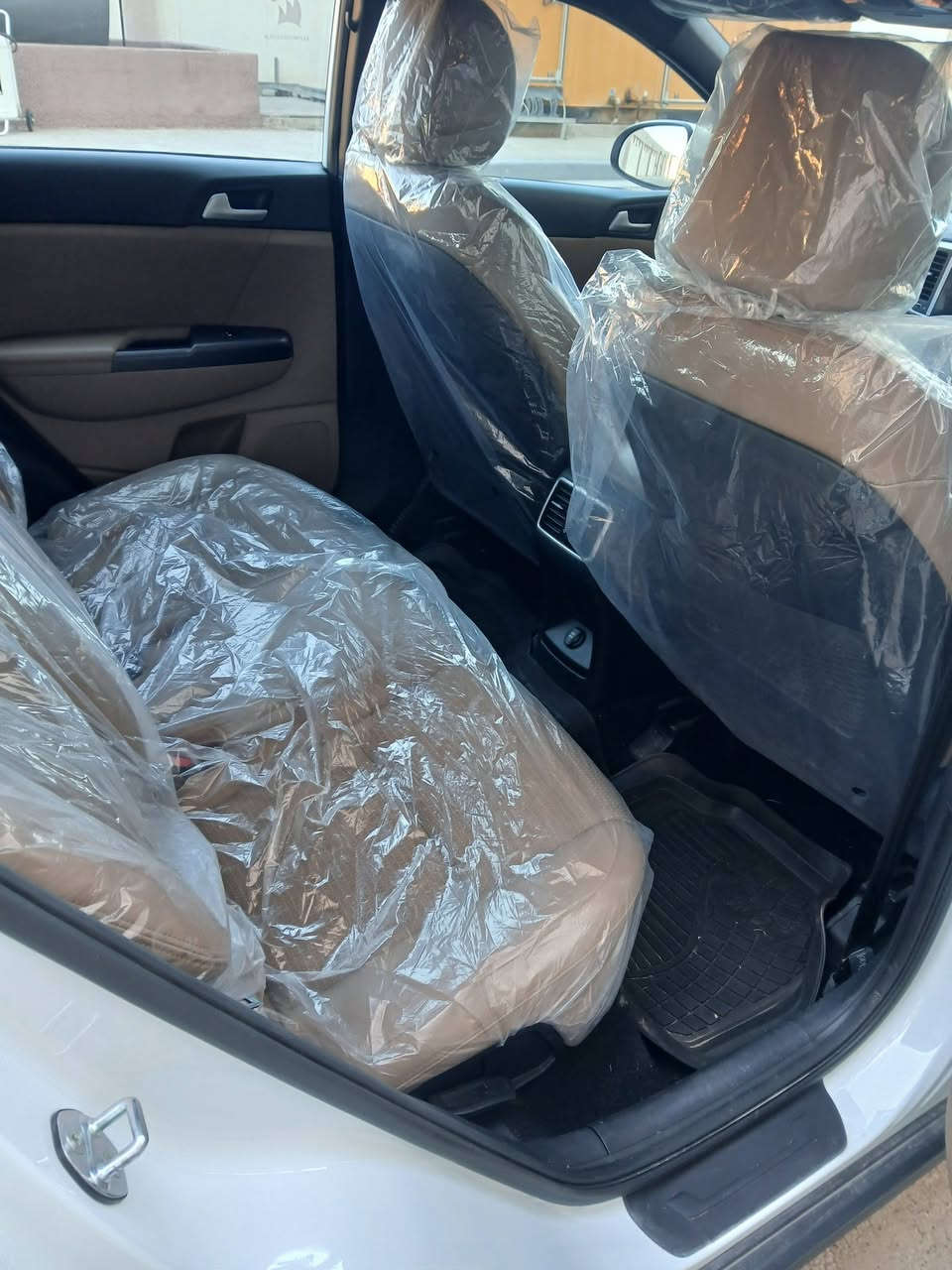 سبورتج ٢٠٢١ الشركه الدوليه ماشيه ٦٥٠٠٠ كم علا وضع الشركه مواصفات معروفه شاشة وحساس ومري شفط وغيرها للاستفسار واتساب *********** والسعر٢١٥ ورقه والشراي يتصل ومكاني بغداد الشعب وغير متواجد عالفيس تحياتي
