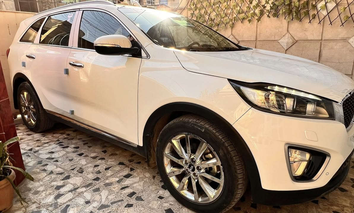 السلام عليكم 
سورنتو 2015 الشكل الجديد مكفولة كفالة عامه رقم بغداد الجديد بأسمي ماشيه 90 الف 
مواصفات
بصمة 
بانورما 
كشنات جلد 
داخل قرميدي 
كشنات كهرباء 
اريل نفيكيشن 
شاشة جبيره اصليه 
مري شفط 
حساسات امامي خلفي 
درايف مود
محرك 6 سلندر 
7 راكب 
3 قطع تبريد 
وبعد بيها هواي مواصفات مكانها بغداد
السعر 218 ورقة وبيها مجال 
الرقم ***********
