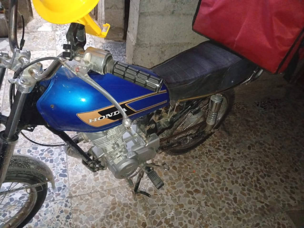 سلام عليكم دراجه تعمير  محرك رابيدو الحرف لR الكبير دراجه صارله ل٦ شهر من معمره مكفوله السعر 650 اني مكلف بلنشر هذا راعيها *********** وتساب او اتصال موجود
