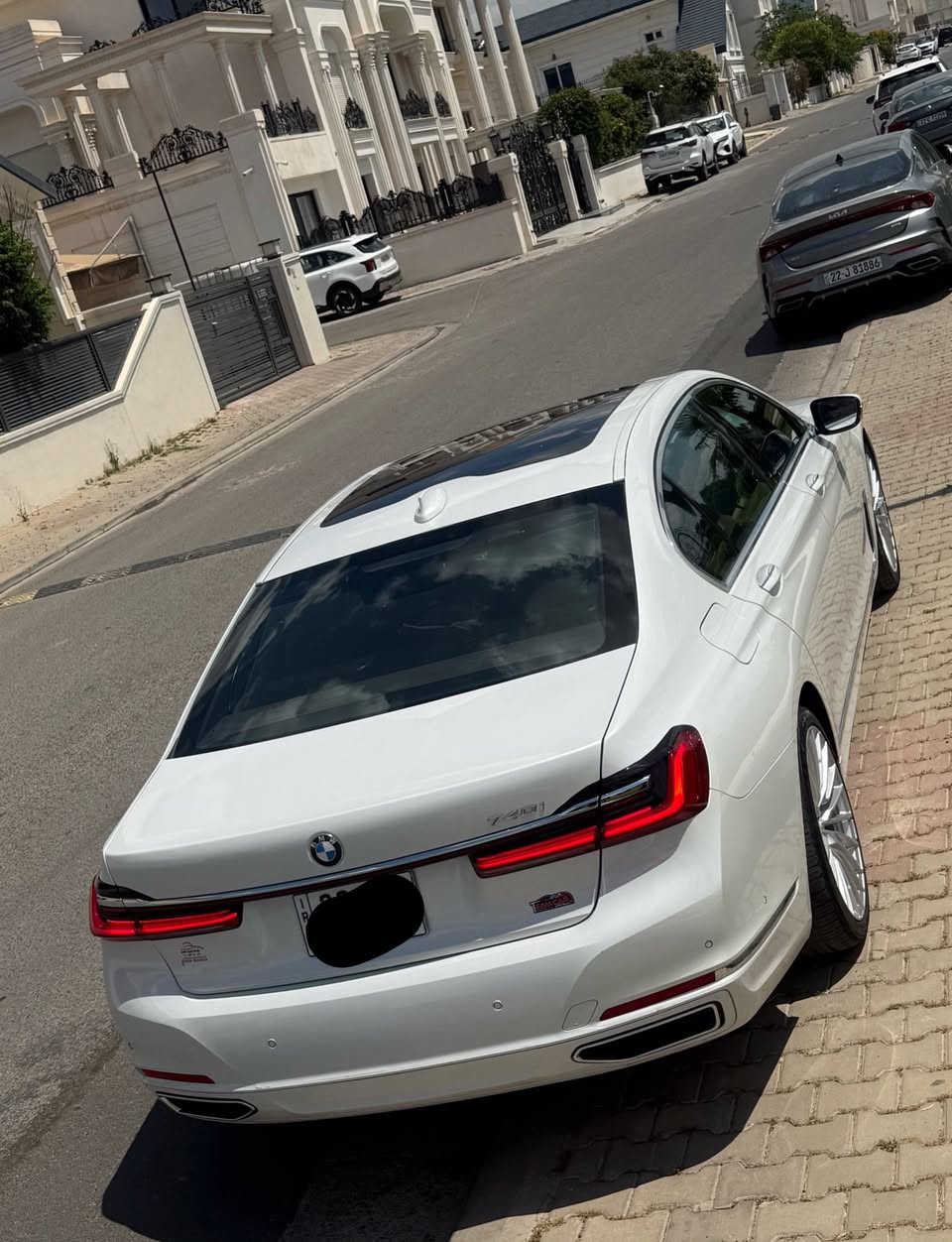 من رخصة الادمن المحترم والاعضاء الكرام  

موقع السياره اربيل 
مواصفات فول للاخير 2022 حجم i740 مميزة جدا 
ابيض صدفي 
كلين تاتيل 
بدون قطرة صبغ شرط الفحص سونرها  
موجود ايضا من ارقى السونرات المعتمدة في اربيل 

أرقى وأفخم نسخة تقدمها شركة
 BMW
  من حيث التخصيص وتفاصيل كثيرة جدا  من الفخامة الداخلية والخارجية والتفاصيل الكثيرة 

 الحجم الرئاسي BMW 740 – موديل 2022
ماشيه فقط 50 m  
محرك V6  3.0 توين باور توربو 
بانزين ارغب محرك بيها 

محرك جبار ماشاء الله من ناحية النعومة والسحب وبنفس الوقت اقتصادي
‎
المواصفات:
ViP باب طويل خلفي يعني رئاسي 
‎فول مواصفات 1/1
بانوراما 
‎رادار امامي وجانبي وخلفي  لمسافة الطريق
‎داخلية لون احمر مبدل كامل بسعر 38 ورقة والوصل موجود ضمان 5 سنوات نفس البلادي واجمل جدا  شي فاخر 
جميع الابواب والصندوك شفط ‎
كوشنات ديزاينو
جميع الكراسي مساج هيتر وتبريد وخزن وضعيات 
‎خمس كاميرات
مع نضام ركن الية وقيادة ذاتية 
‎نظام داتا شو مقابل السايق 
بردات ابواب كهرباء 
‎حساسات 360 درجة ،
شغال عن بعد 
‎بصمة إلكترونية
‎لايتات زينون متحركة مع ستيرن
‎مرايات رادار
‎ويل حجم 20 إنج بلادي
‎بانوراما
اللوان متغير جميعها الداخلية 

انظمة قيادة سبورت وجبلي وايكو 
اقتصادي وكثير جدا من الانظمة
‎تحكم ستيرن فوليوم
 

‎نظام Auto Stop
‎إنارة داخلية 10 ألوان LED
‎نظام تعليق هيدروليك (الجگات تصعد وتنزل)
شاحن واير ليس 
يعني مليانه مواصفات للاخير بيها بعد هواي ناسي اذكرهن 

السياره للامانه ترايها كأنما صفر من جميع النواحي 

‎الحالة:

‎السيارة حادثها بسيط تعتبر كلين تايتل صور امريكا موجودة ايضا مقدار ٤ اصابع بارد لاغير بقية السيارة برغي ممفتوح بيها من محرك الى كافة التفاصيل استخدام شخصي داخل اربيل فقط  موجودة
نصبة السيارة ووضعه جدا جدا حلوه للامانه من داخل وخارج وباقي التفاصيل الاخرى 

448 ورقه ومجال بسيط للشراي 

‎الموقع: اربيل 
‎للتواصل:
***********
متوفر فديو كامل لكافة تفاصيل السيارة على واتساب مع سونار مع صور امريكا 

تحويل مباشر باسم المشتري
