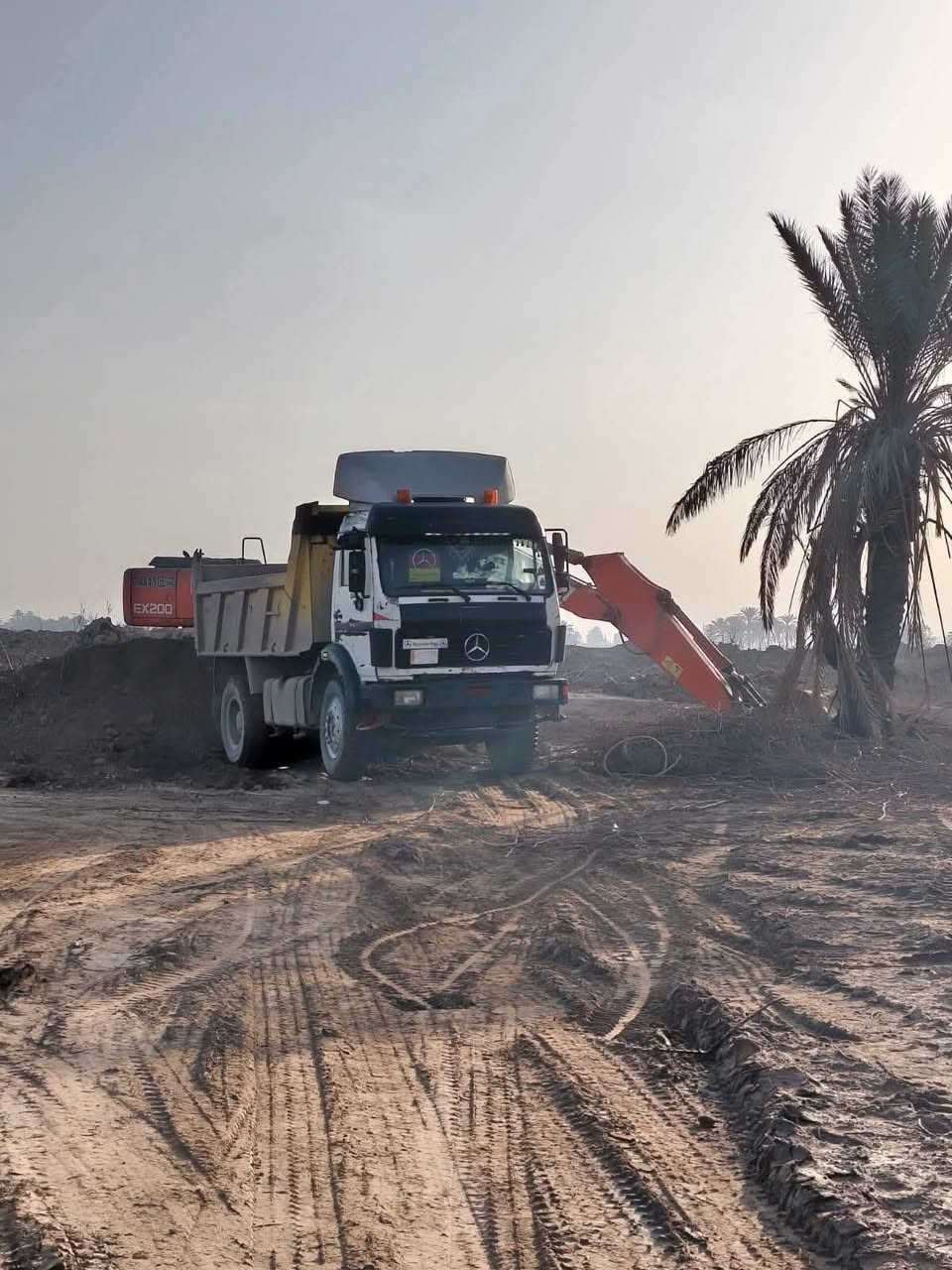 أعيد النشر بسبب الوعود الكاذبه للبيع ألبي موديل 77 محرك 8/128 محسن كير 130 أكسل جي اف شاصي مكفول وبعده برجيم تخم تاير 24 كهربائيات كلها جديده تبريد ويه السويج دوشمه جديده سياره جاهزه گبل للعمل مابيها اي نقص رقم انبار مداور ثاني يوم العنوان النجف قضاء الكوفه الاستفسار ***********
