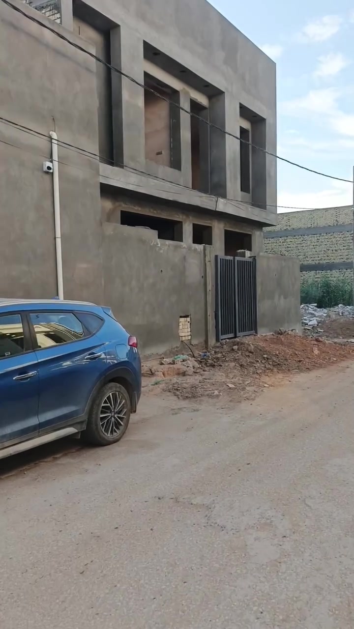 سلام عليكم دار للبيع 100 متر الواجهة 10 نزال 10 
في حلة نادر ثانية  حي الزيتون قرب مكتب ورق الزيتون ثاني قطعة عن الشارع العام . طابقين الطابق الاول يحتوي على غرفة نوم واستقبال وصالة ومطبخ ومجموعة صحيات وصحيات خارجية . الطابق الثاني يحتوي على غرف نوم عدد ثنين ومجمع صحيات . يباع على هذا الوضع او يباع مفتاح للاستفسار اكثر الاتصال على الرقم او مراسلة واتساب  : 
***********
