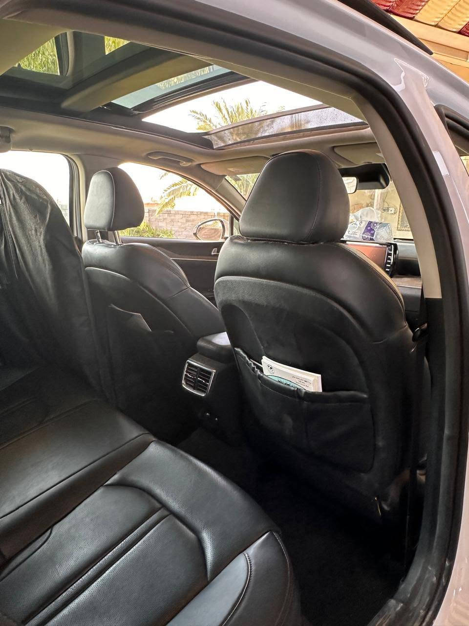 السلام عليكم 
KIA K5 EX 2024 للبيع
وارد امريكي فول مواصفات للأخير:
حساسات 360
بنوراما 
كامره خلفيه
رادار امامي وخلفي بل جوانب
حفاظ على مسار
نقاط عمياء 
 تدفئه تبريد كشنات
تحكمات ستيرن
جلد داخل اسود 
تخشيب
بصمه
شحن لاسلكي
ابل كار بلي
شاشه جبيره  
محرك 1600 تيربو 
سياره ماشيه 50500 ميل
حادث سياره :
سياره اشتريته كلين وصلت العراق طلع بيه بنيد صبغ ومرشوشه تكمه ب امريكا فقط رش بدون معجون بدون حادث  بقيه سياره كفاله عامه  بدون ايرباكات 
رقم شاصي : 5XXG34J22RG234438
السعر.175  وبيها مجال 
للأستفسار : ***********
