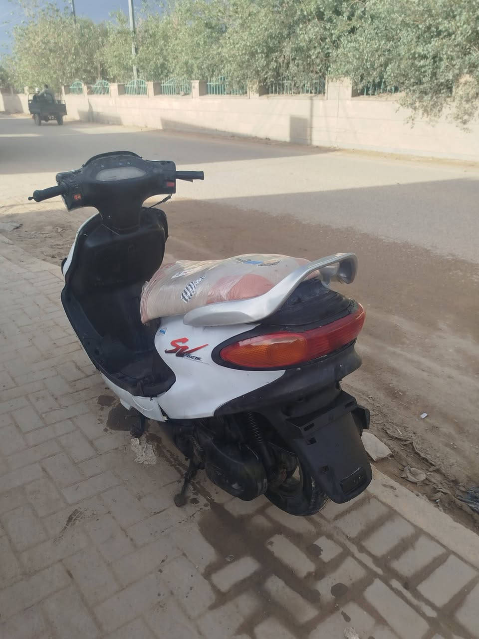 السلام عليكم دراجه دولفين للبيع دراجه نظيفه نقره سلف كهربائياته كلها شغاله دراجه مال جناي سعر 300 بيها مجال مكاني ديوانيه قضاء الشاميه ***********
