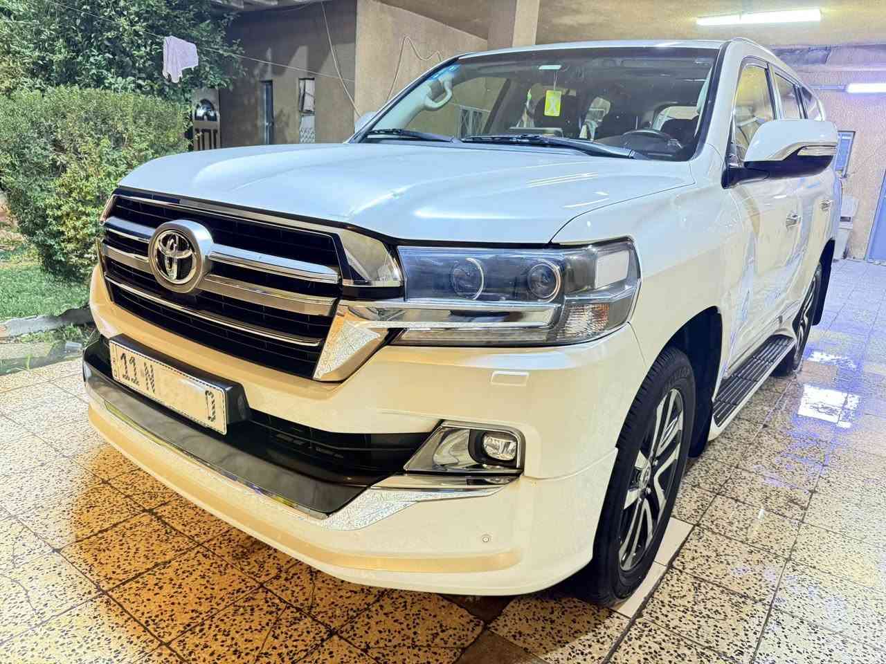 السلام عليكم للبيع لاندكروز 2019 نضيفه جداً ماشيه 135 حقيقي السياره 8 سلندر 4600السعر5شدات ونص يعني 55 الف دولار للاستفسار ***********  مكان السياره بغداد الدوره  الصور السونار مرفوقه
