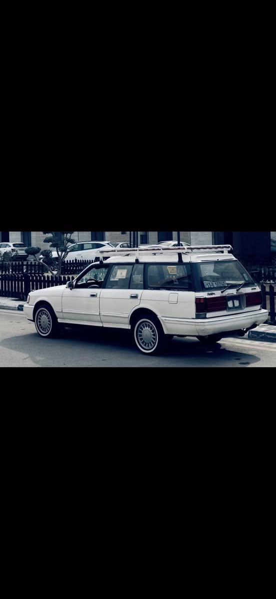 السلام عليكم كراون موديل 1992 بيه مكينة ففتي 2ونص سيارة كلش حلو وتحويل شوكت ما تريد صدر امامي خلفي جديد سيارة ما نقصه اي شي كبل الشارع  سعر 70وبيه مجال الطيبين  مكاني بغداد جسر ديالى ***********
