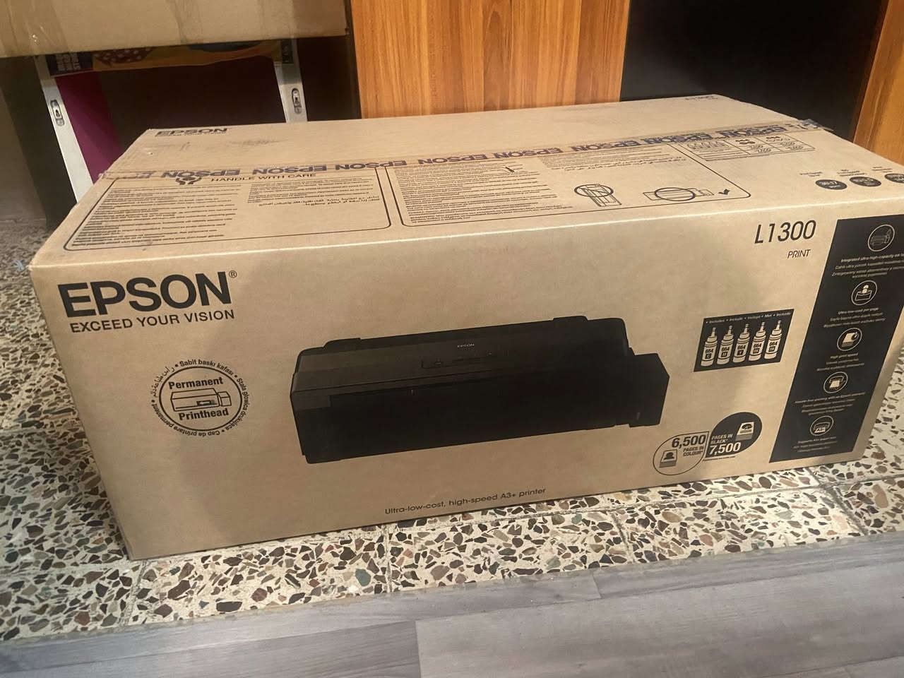 طابعة ابسون الغنية عن التعريف للبيع / جديدة ما مستخدمة / اشتريت ٦ طابعات / وزادت عندي وحدة دابيعها 
الي يريدها يتواصل وياي 
***********
