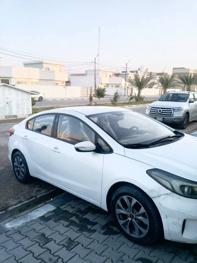 السلام عليكم سيراتو 17 كفاله من الصبغ والتبديل والضربه فقط بارد بسيط اخوان مكينه كير كفاله
ويل كب السياره مثبت سرعه كامره خلفيه مانع انزلاق اشاري بالمري 
محرك 1600 رقم اربيل تريد تحويل تريد وكاله السياره 
مكان السياره النجف الاشرف 
***********
السعر 137
