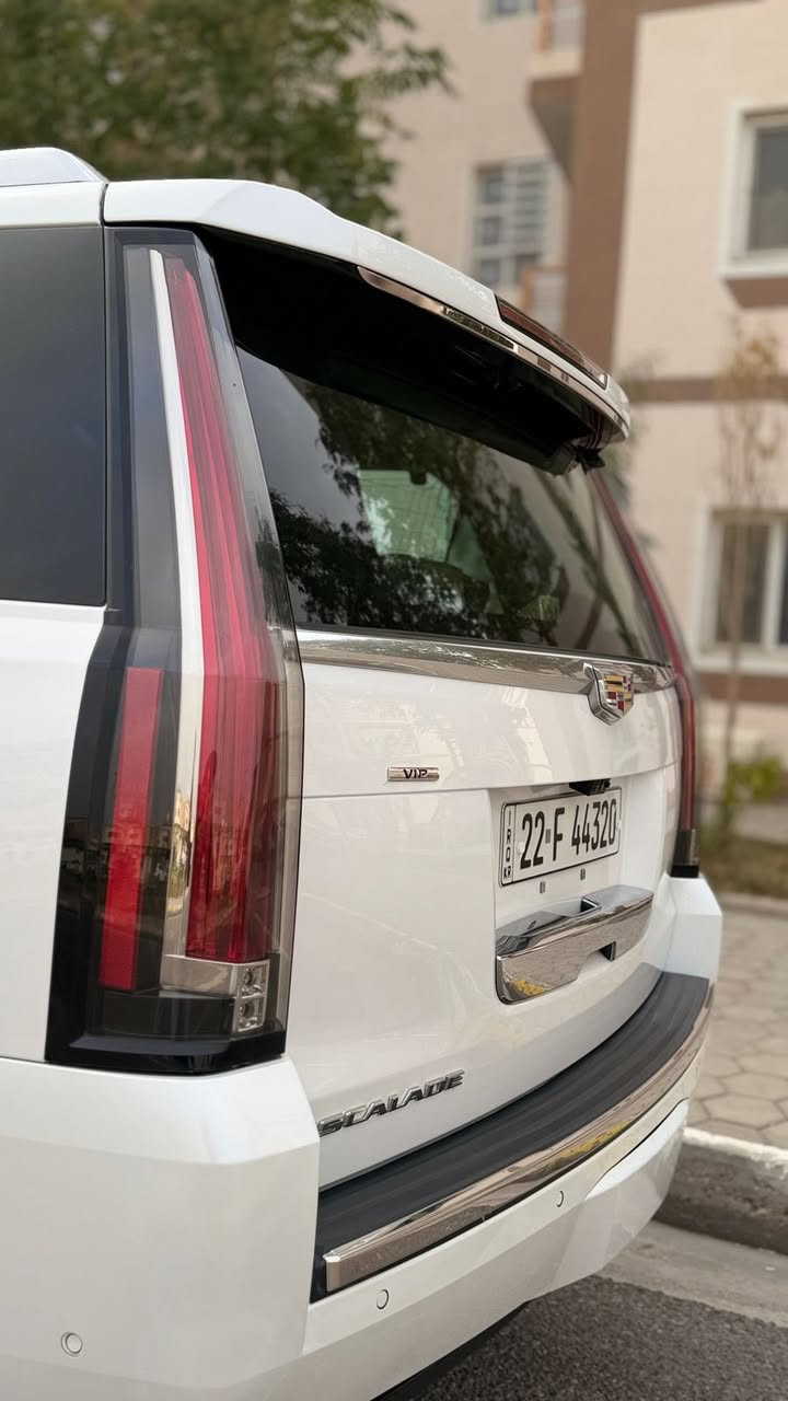 السلام عليكم كديلاك اسكاليد موديل 2018 خليجي وكاله المنصور بلاتينيوم VIP دبل رادار فول مواصفات هزه ورقم اربيل الجديد كفاله ضربه وتبديل وصبغ وبارد وشخوط حته الدعاميات ماشيه 105KM جديده السياره . 
العنوان : بصره 
رقم الموبايل : ***********
