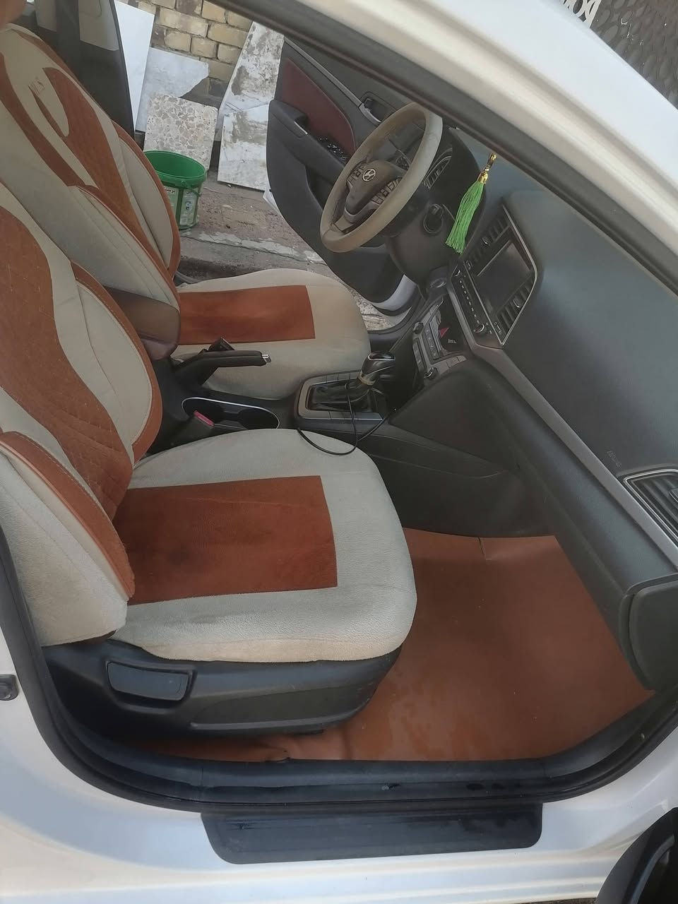 السلام عليكم شباب عندي النترا 17 خليجيه سياره فول مواصفات سياره حره باسمي رقمي الجديد الانجليزي العنوان ميسان والسعر 43 وبيها مجال قليل  ***********
