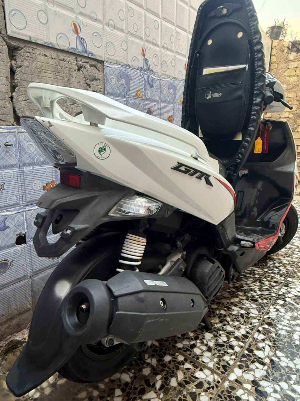 دراجه جيتي ار صار شهر من نازله من رمبه أوراق كامله دراجه مطالع بيه بس غسل وطابكه امانت الله السعر مليون و300 مكاني بغداد البلديات ***********
