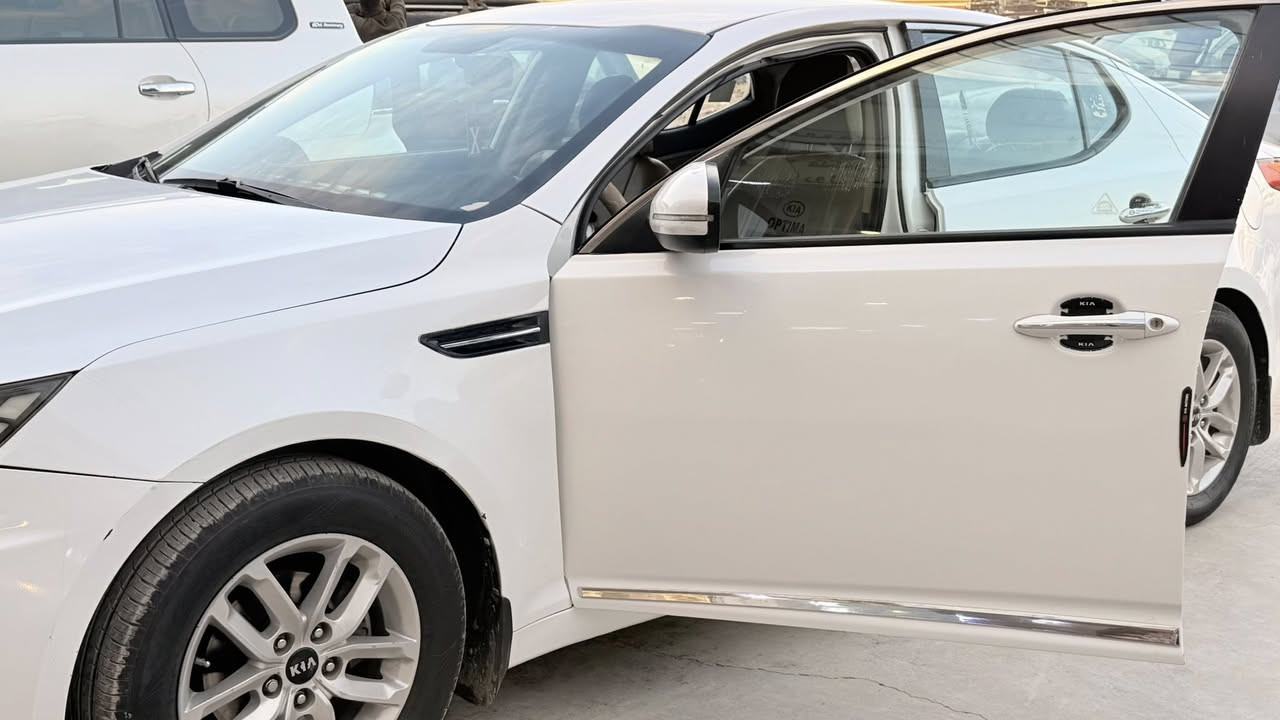 السلام عليكم
اوبتما 2011 خليجي جاهزة من كل شي 
حادث باب السائق فقط والباقي شخوط فقط
كير محرك تبريد تدفئة كهربائيات لغود شاصي مكفولات 
 118 وبيها مجال
مكاني ابي غريب 
 *********** واتساب
