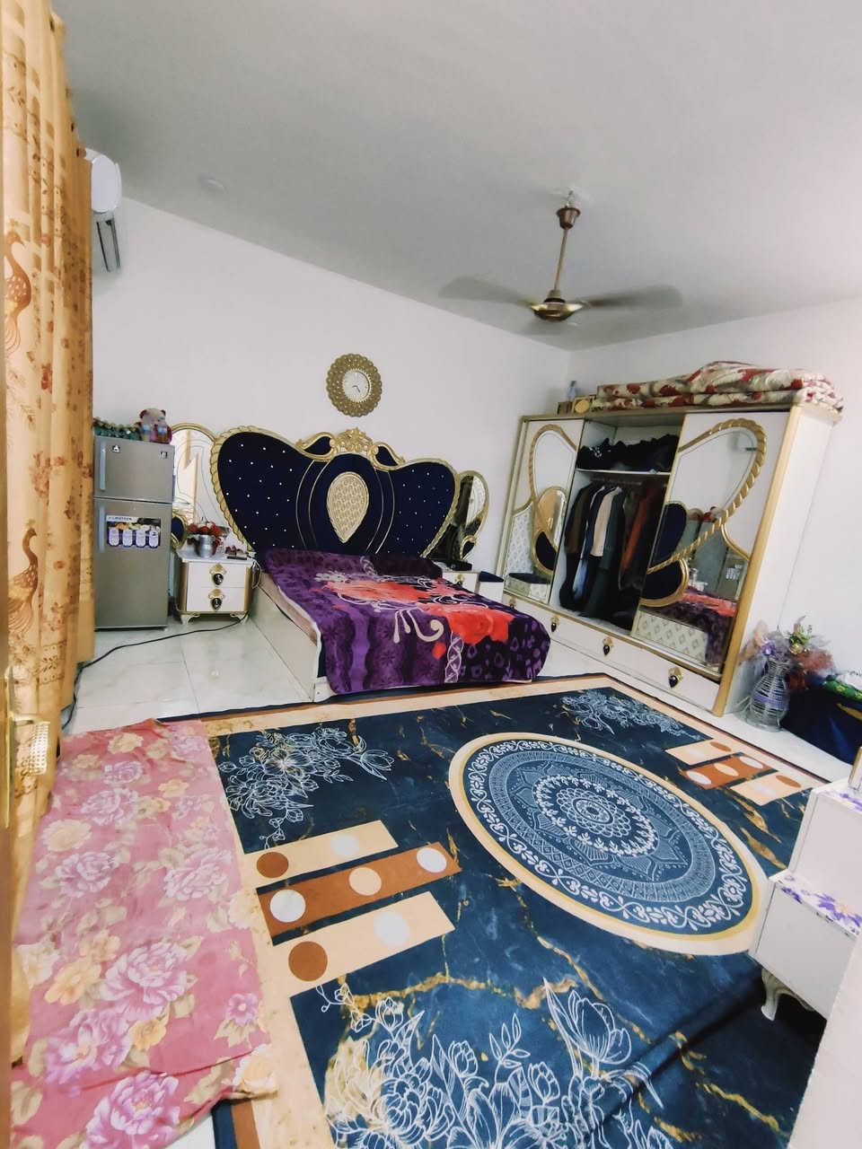 بيت طابو زراعي سند 25 مشمول بالتطويب مساحة 220
يحتوي على "
غرفتين نوم وحده جوه و وحده فوك
صالة
براني
مطبخ
صحيات داخلي وخارجي  
حديقه
كراج سيارة
باب مدخل 2
نقوصات البيت:
 ارضية الصالة
سيراميك الحمام الداخلي
سيراميك الدرج
سيراميك المطبخ
تكملة سيراميك الحمامات 
اما الباقي كله مكتمل 
بناء درجة اولى البيت كله طابوگ 
الاساس والسقف صب كونكريت مسلح 
شوارع تبليط وجميع الخدمات متوفره ماي كهرباء مدارس كافة الخدمات 
العنوان :
قرب حي الزيتون بنزلة سيد هاشم قريب ع شارع العام 
سعر 65 وبي مجال للشراي  
شراي اتصل على الرقم: ***********
