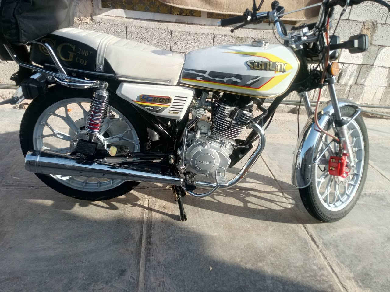 السلام عليكم دراجه سونيك موديل 24 الدراجه جديده مامشغل بيهه أوراق كارتونيه ومنفيس بيهه تشغيل بعد بصمه سويج مكاني بغداد جسر الفرنسي ب725وبيهه مجال ***********
