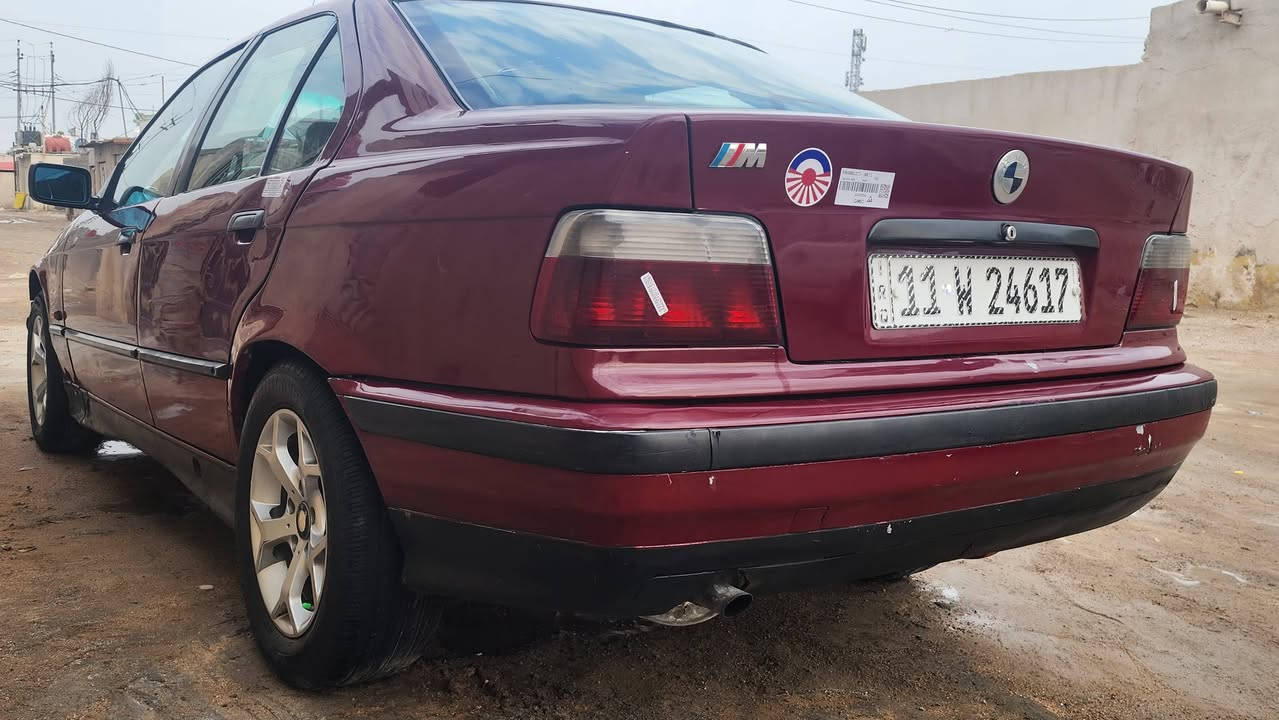 السلام عليكم للبيع بي ام موديل 92 رقم بغداد وراعيه جاري رقم جديد مكينه وكير واكسل وحداديه كفاله مكينه اربعه سلندر كير عادي وجاهزه من كلشي ولاصبغ ولاضربه وتحويل كبل السعر 37  للستفسار ***********  مكاني البصره الزبير  واذا مراوس هم عادي حسب القناعه مكلف بلنشر
