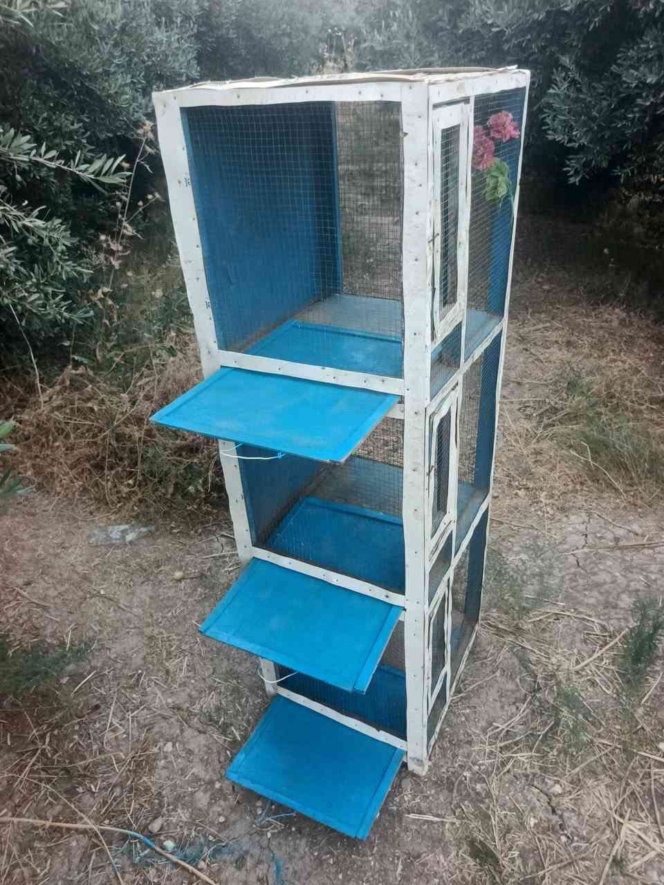 قفص للبيع مستمعل قليل اخو جديد
ارتفاع  مترين(2) .. عرضcm ٨٠
سعر قفص ٧٠ الف وبي مجال للطبيبن
اليريد💬📲 راسلني... او اتصل عل رقم
#***********
