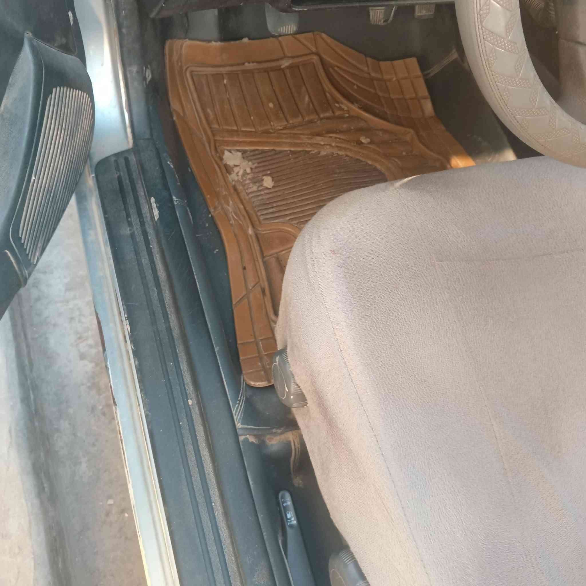 السلام عليكم
نيسان بريميرا ٩٦
كير عادي 
رقم بغداد انكليزي
ارضية جلد درجه اولى
دوشمة كشنات جديدة 
كهربائيات شغاله 
غرفه حلوه 
باتري جديد 
سياره حلوه 
سعر ٣٣ 
***********
بغداد
