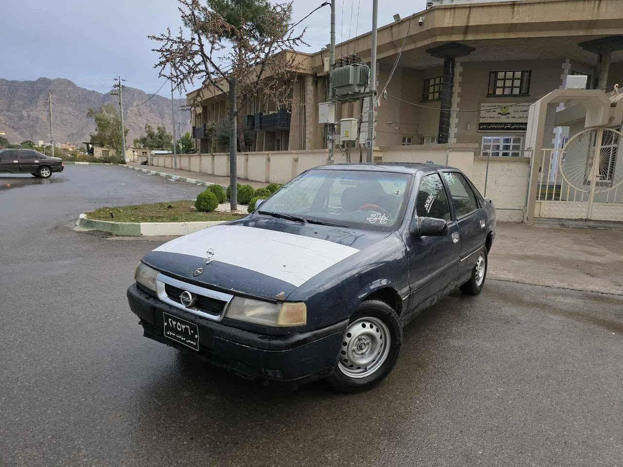 ئۆپڵ ڤیکترا مۆدیل 1990 ئارم پلاستیک هەولێر بەشەرتی سەیتەرەو مەفرەزەو دایرەی مروور هەموو کوردستان پی بگەری بەشەرت مەکینە شانزە زۆر مەزبووت
گێروو مەکینەو کارەبایو ریۆشتنو لیخورینی زۆر مەزبوتە موس براوەی نیە
 ناو دەری ریکو پیکە سەخفو شانی جوانە ماڵی فەقیرەو بەنزین ناخوات 
گەرمی فڵچە گێچ لەیت سەکن گشتی مەزبووتە تایەو ویل پاتری خاوێنە 
شوێن رانیە نرخی ١٥گەڵاو معامەلە
*********** ڤایبەر و واتس ئەپی لەسەرە السليمانية, العراق
