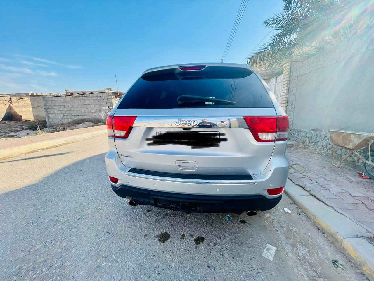 السلام عليكم 
للبيع فقط جيب كراند شيروكي ادوات ادوات كصة جنطة موديل 2012 لون سلفري متومة ارقام وسنوية شمالي على رقم الشاصي فول مواصفات لمتد 1/1 
فتحة سقف 
تحكمات استيرن
تدفئة تبريد بالكشنات
تدفئة بالستيرن 
حساسات خلفيه 
تشغيل عن بعد 
اشارة بالمري 
رادار امامي خلفي 
بصمة ابواب 
شاشة قلاب
 كشنات خزن 
ميموري عند وضعية الجلوس 
استيرن كهربائي
صندوق كهربائي شفط 
صوت دمام مجسم 
حداديه وتايرات جدد
مكينة هيمي
السعر 66 وبيها مجال  قليل حك الجيه مكان السيارة محافظة ميسان
***********
