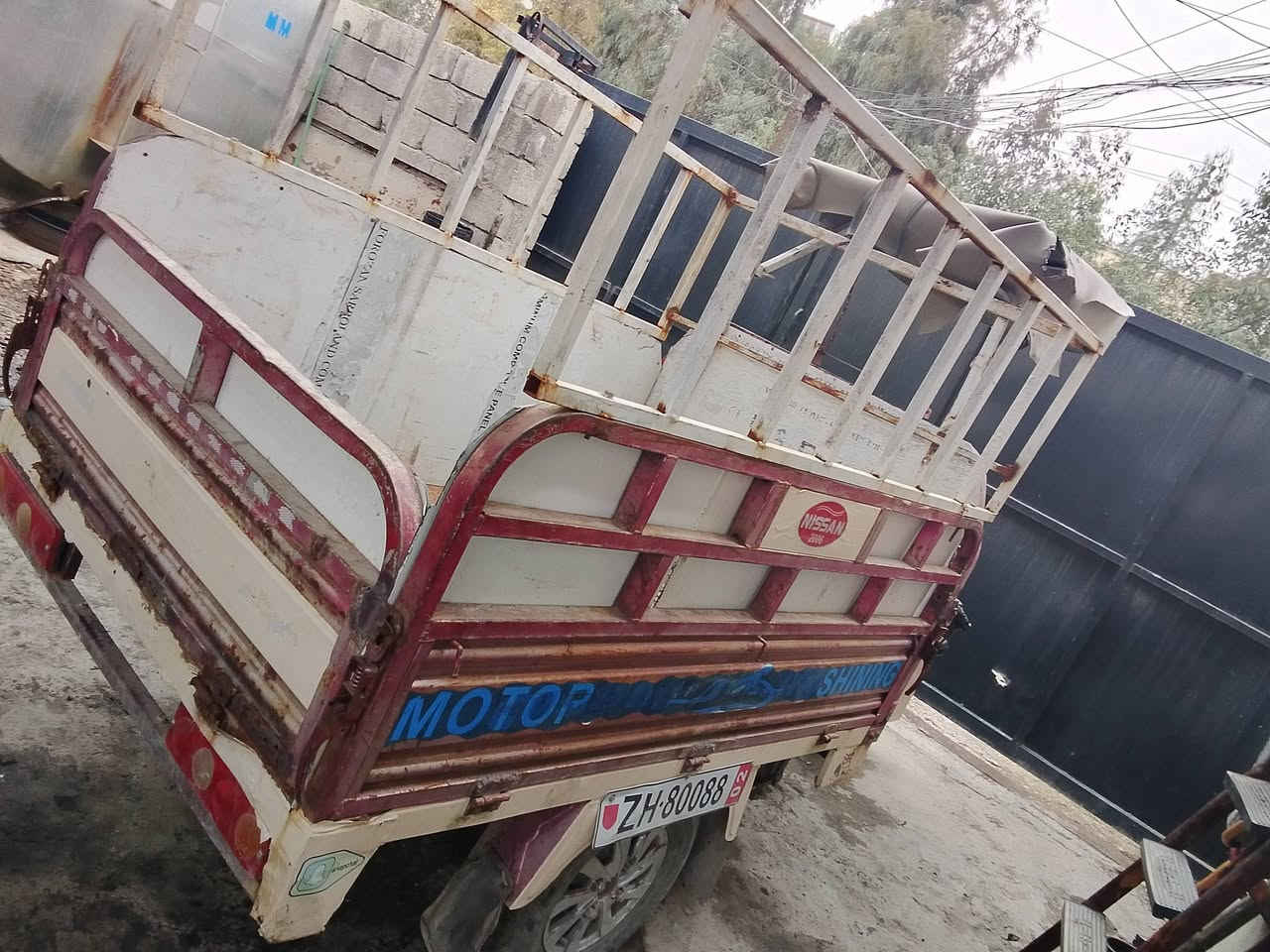 ستوته لبيع السعر 800 وبها مجل مكني حي نور رقم هاتف ***********
