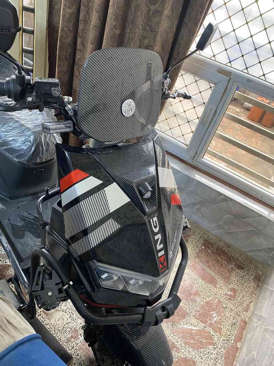 السلام عليكم دراجه شحن البيع كلش نضيفه جديده موديل 2026 بطاريه ليثيوم بصمه سويج فول شاشه سرعه 80 تمشي 75 كيلو متر اشاير لايتات عالي ناصي  بيها وصل ماخذها ب مليون و250 هسه اريدها ب مليون و100 وبيها مجال  للتواصل *********** مكاني بغداد البياع 📍
