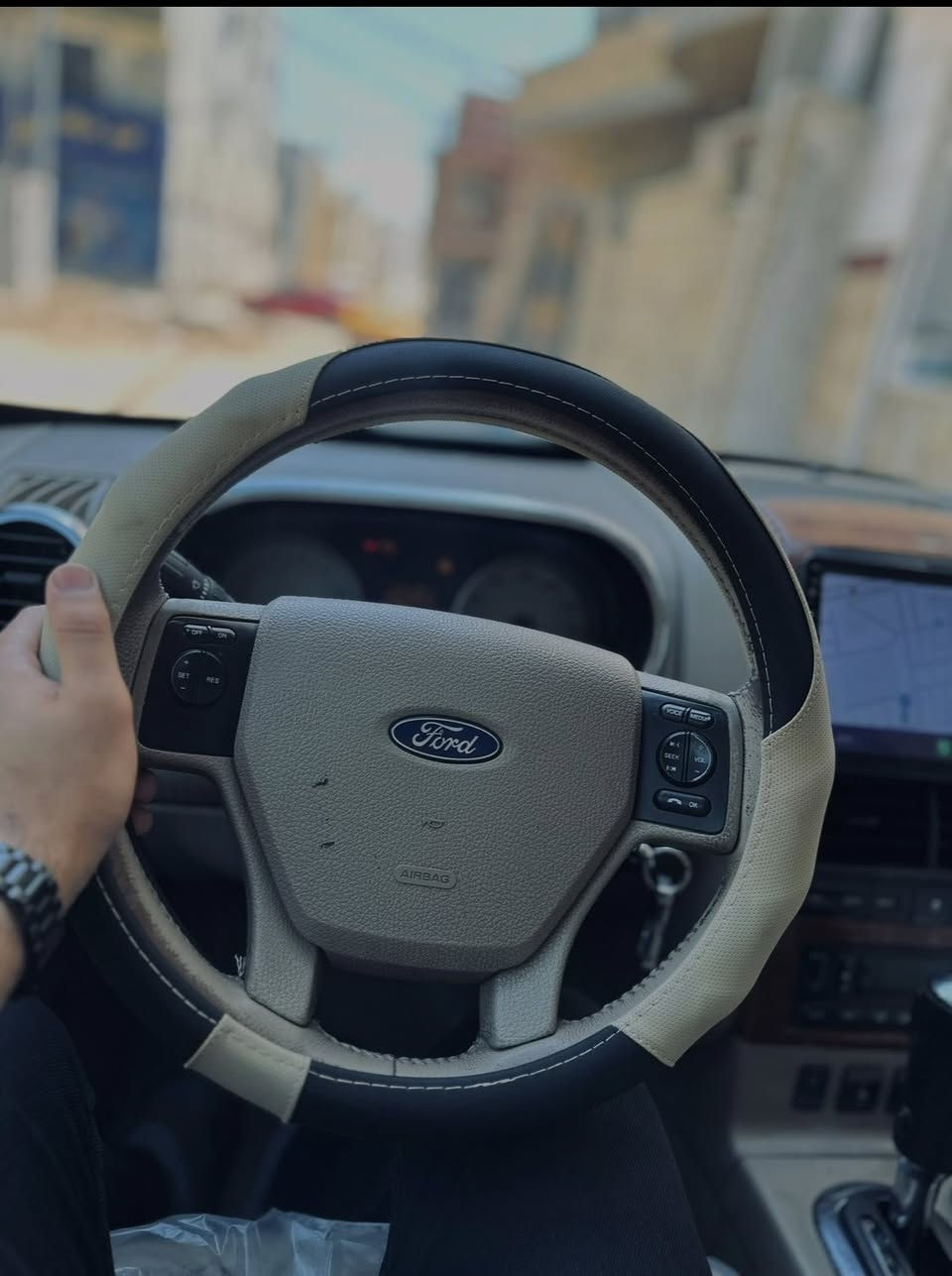 فورد اكسبلور 2010 محرك 6 سنلدر مواصفات فتحه كشنات جلد كهرباء تدفئه كشنات سستم صوت  منظومه زنون شاشه تدعم كار بلي داش كام امامي خلفي حدادية جديده محرك كير مكفولات جديدات سيارة مصبوغه عام للجمالية رقمه بصره مكان سيارة بغداد مشروع وطني 
***********  سعر 80 وبيه مجال للشراي
