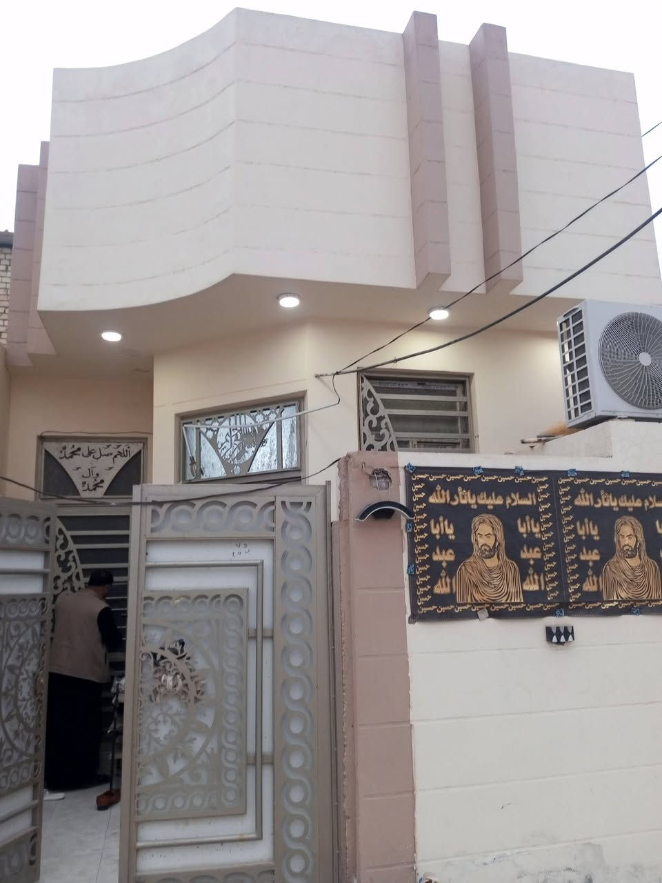 بيت للبيع كربلاء حي الفارس المساحة 100 على شارع تجاري بناء طابوك جمهوري استقبال ومطبخ وصالتين وغرفتين نوم وحمام داخل وخارج طابقين لاستفسار ***********,,,,***********
