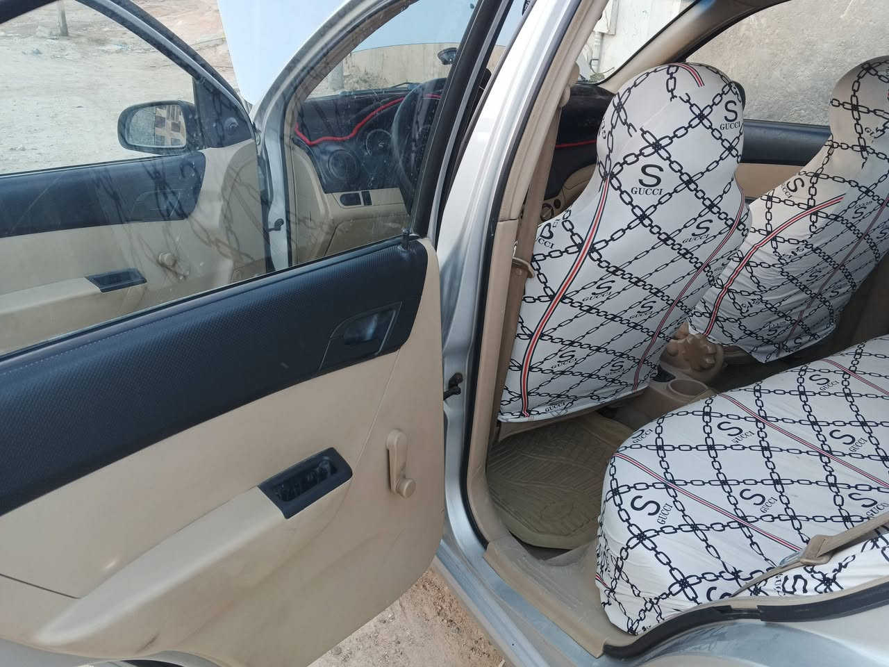 افيو موديل 2009 مكفوله باسمي رقم جديد  75 وبيه مجال ***********
