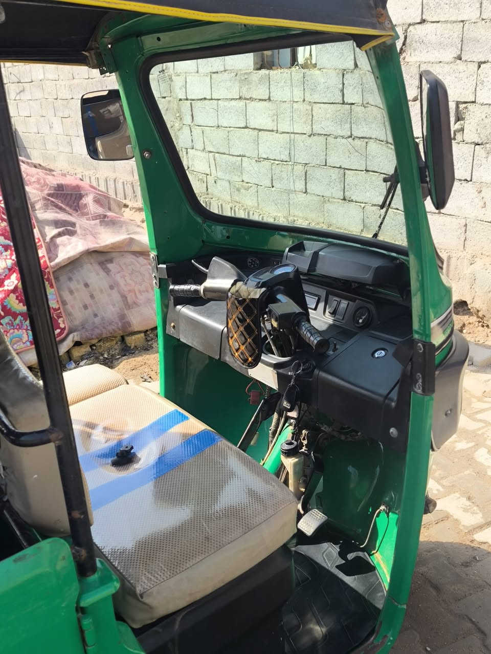 اسلام عليكم تكتك 22 للبيع المكينه ما مفتوحه البدي طخات قليله شوف العين سنويه ورقم تكتك حلوه وجاهزه للشارع سعر 7500 سبعه ونص تواصل واتساب فقط العنوان بصره    ***********
