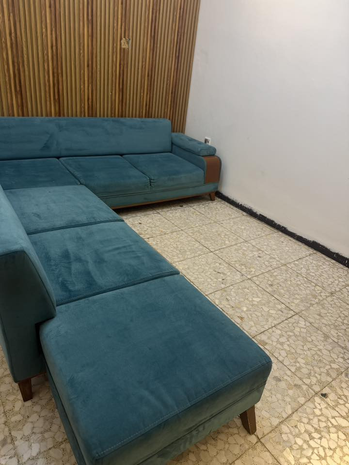 للبيع كورنر
ما بيه شي بس جويه موضح بل صور 
سبب البيع تغيرر ديكور 
مكاني بغداد الدوره 
واتساب ***********
