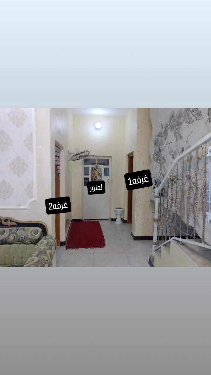 سلام عليكم بيت طابو زراعي بيه وصل بلديه وماء وكهرباء للبيع بزديناويه بشارع لمركز  يم جامع الحكيم  بلفرع لمقابيله طابق الاول بناء طابوق غرفتين  ومنور وصاله وديوانيه ومطبخ وحمامات داخليه وخارجيه مانقصه شي 
وثاني بناء فرمستون بس عكاده   بيه 4غرف
مساحه 180  
كهرباء فول ومجاري كله ثقيله  
سعر 75 قفل
تصال ***********
