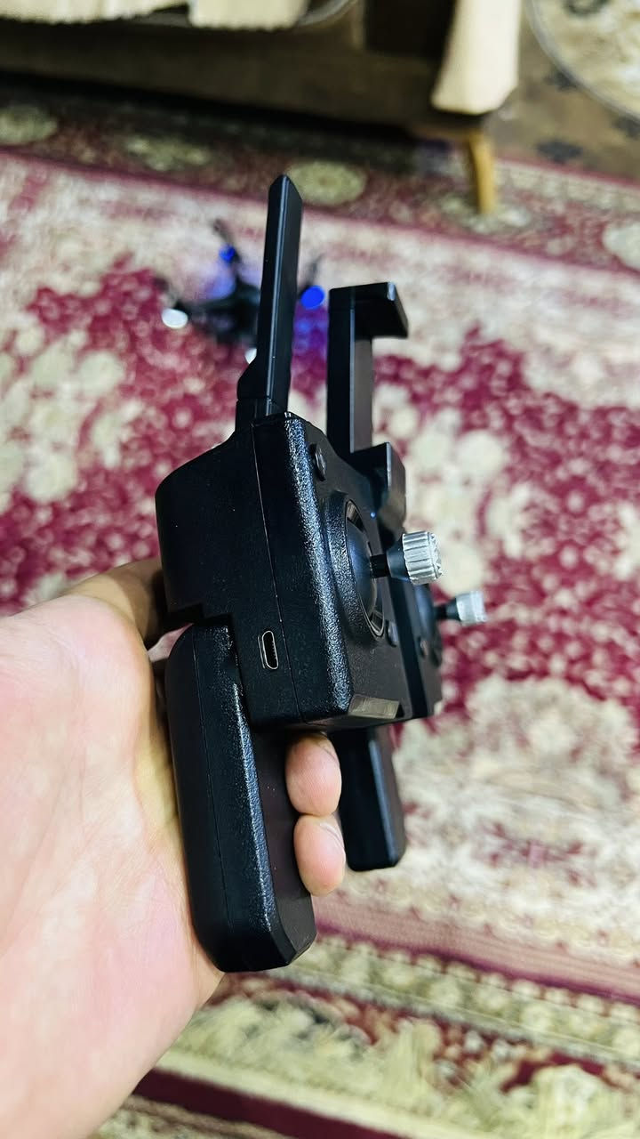 درون هولي ستون HS-120D
اخوان الدرون وصلت بيهة مشكلة بماطورين يشتغلن لكن ضعيفات يحتاجلهن تبديل ابيعهة ع وضعهة + حرق بسيط بوحدة من الاذرع
الطيارة احترافية مواصفاتهة
كاميرا كامبل UHD
بطارية 20 دقيقة
ريمونت شحن
الربط wifi + ينحطلهة رام تصور بي بكامل فريماتهة
باقي مواصفاتهة موجودة باليوتيوب
#ملاحضة الكارتونة مو مالتهة


**إذا كنت صاحب هذا الإعلان وتريد حذفه لأي سبب، رجاءا أرسل رسالة إلى الدعم الفني**