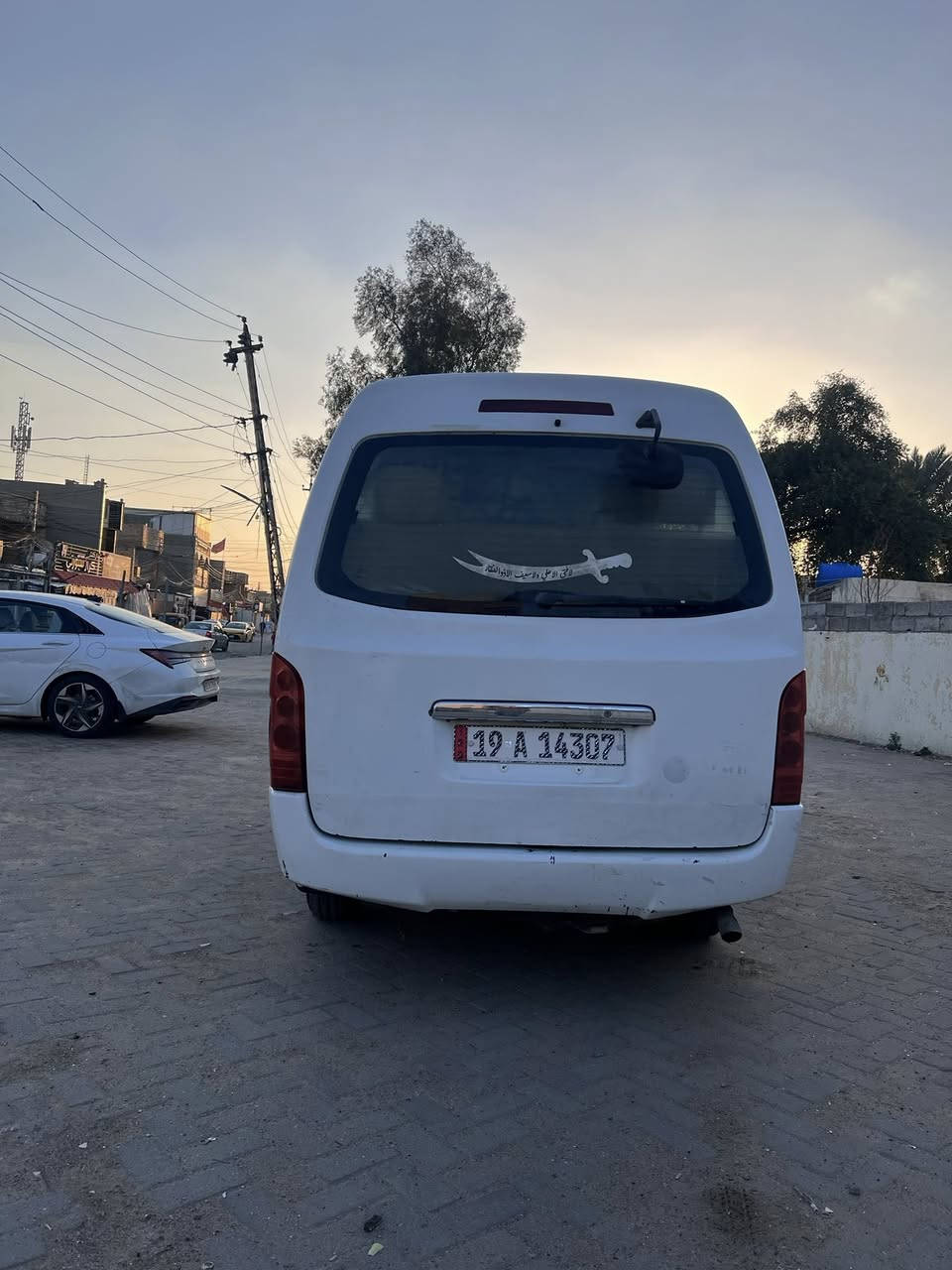 سلام عليكم جمبي موديل 2014 سياره بلادي ما عوزه شي بيه ضربه نص بنيد معمر بس ما مصبوغ وبين طخه ماشر عليه مكينه جديد قبل ٣اشهر شاده رقم كربلا تحويل وين متريد بسمي تحويل ثاني يوم 
عنواني بغداد زعفرانيه سعره ٨٥وبيه مجال شي بسيط 
ستفسار ***********
