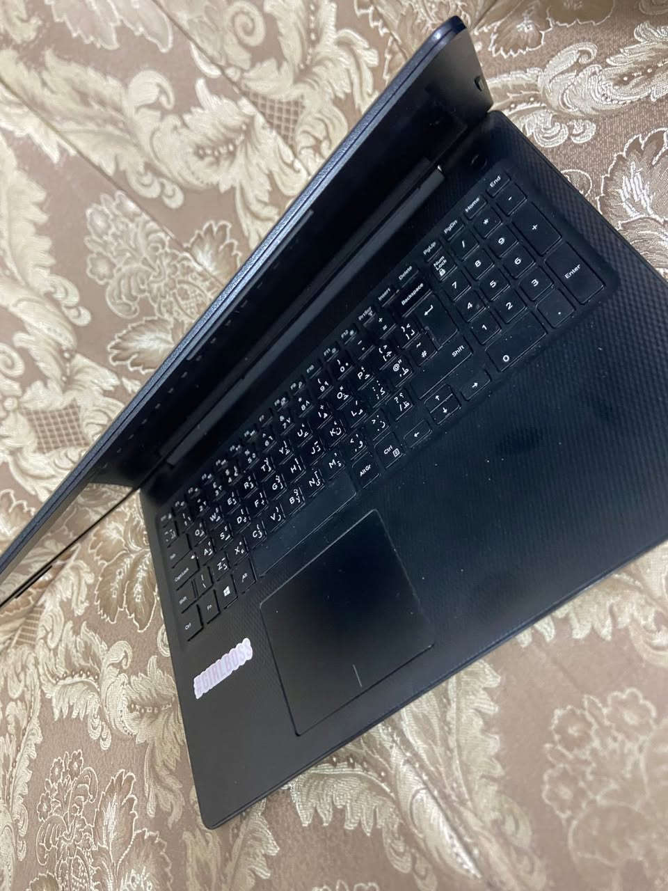 المعالج core i7 الجيل الثامن 

الرام 8 GB

كرت شاشة مدمج  ‏ Intel UHD Graphics 620 

نظام ويندوز 10 64bit

سعرها ٤٥٠ الف⚠️

عنواني الدورة 

***********
